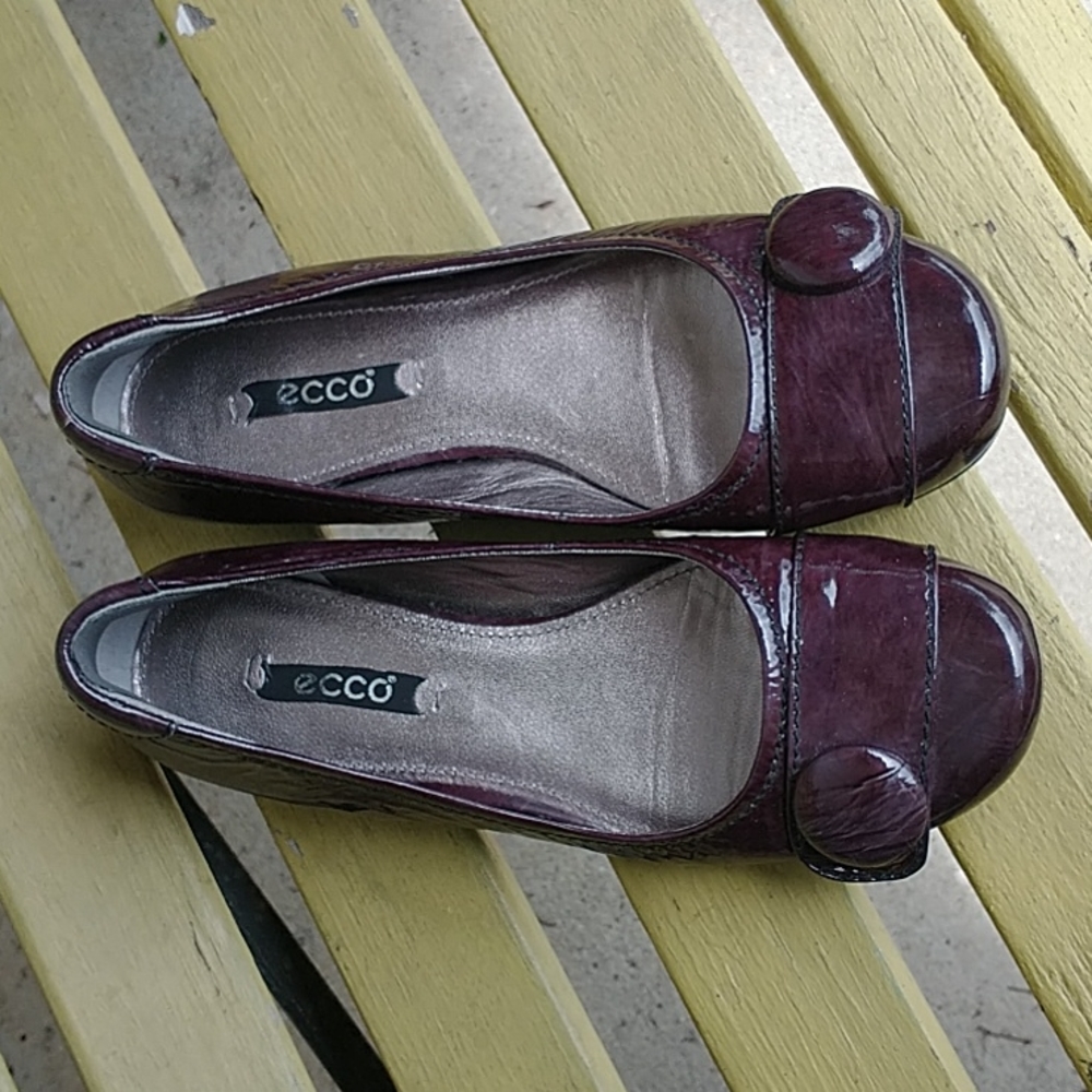 ECCO Owanda | Big Button | Slip On Flats | Eggplant Color | Size EU 36 US 5/5.5